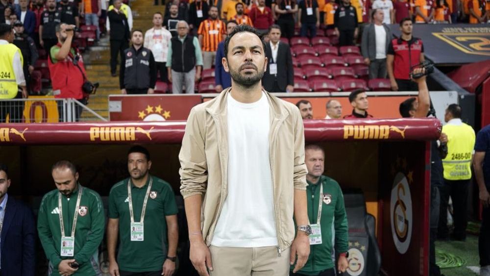 Galatasaray maçında Selçuk İnan tribünlere çağrıldı